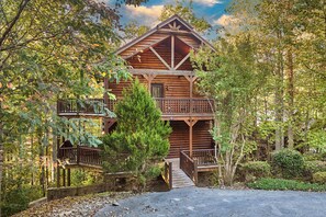 Exterior - 4 Bedroom Cabin with Pool Table, Hot Tub and 9 Foot Theater Screen (Gatlinburg)