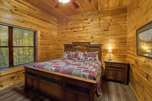 4 bedrooms, iron/ironing board, internet, bed sheets - 4 Bedroom Cabin with Pool Table, Hot Tub and 9 Foot Theater Screen (Gatlinburg)