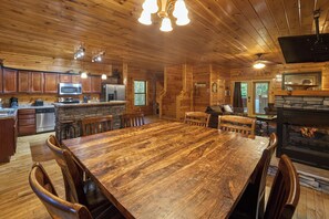Dining - 4 Bedroom Cabin with Pool Table, Hot Tub and 9 Foot Theater Screen (Gatlinburg)