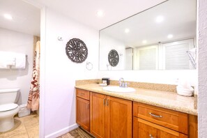 Dusche, kostenlose Toilettenartikel, Haartrockner, Handtücher