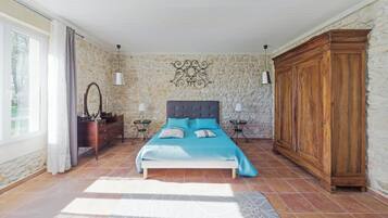 6 chambres, fer et planche Ă repasser, accĂšs Internet