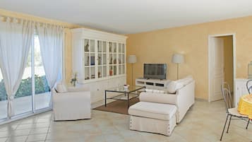 Fernseher, Kamin, DVD-Player, Stereoanlage
