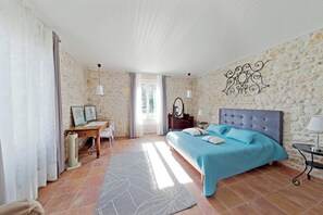 6 Schlafzimmer, Bügeleisen/Bügelbrett, Internetzugang