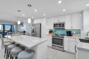 Private kitchen - Renovated 2 Story 2 bed 2 bath Cabana Unit w/ On-Site Dolphin Tiki! (Marco Island)