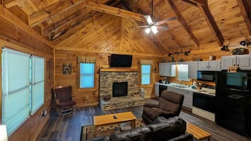 Televisión y chimenea