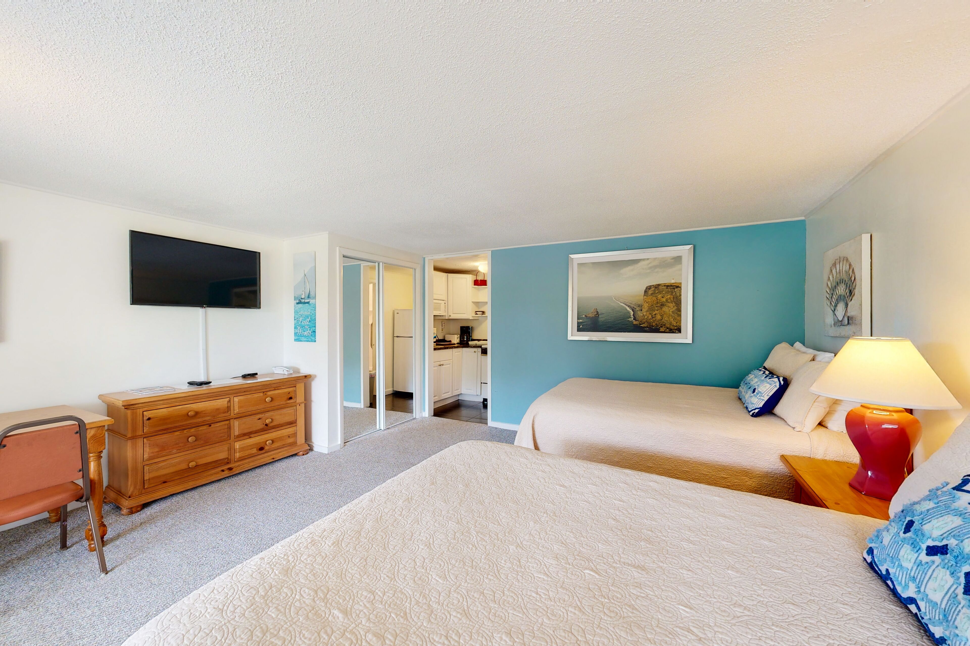 Convenient condo with pool, picnic area & tennis - close to golf & beach