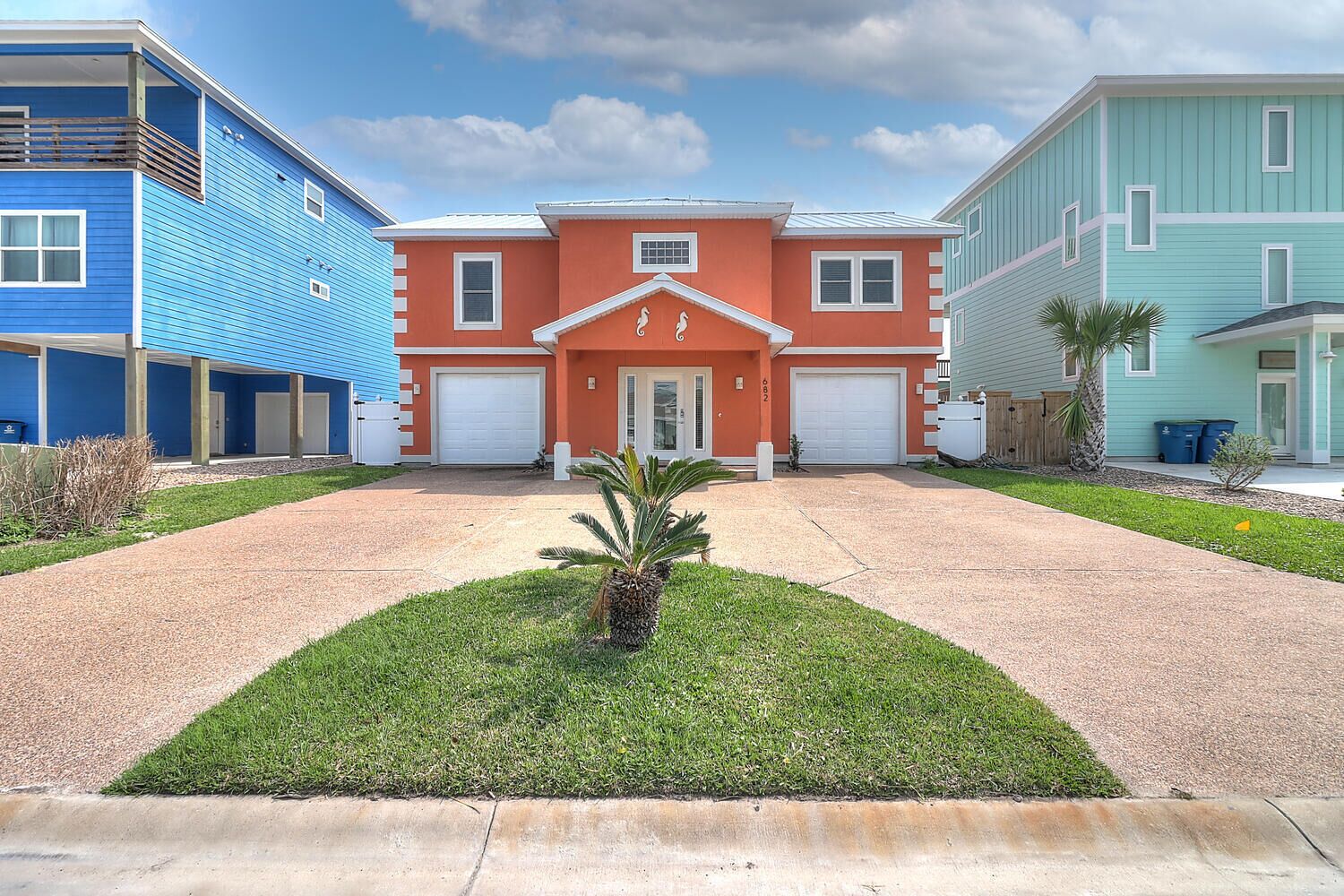 Spacious Home with Beach and Bay views from the widow's walk!