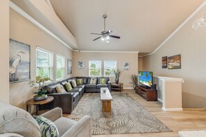 TV - Rooftop Deck with Gulf and Bay Views, Pet-Friendly, Spacious Home, Sleeps 12 (Port Aransas)