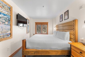 2 bedrooms, iron/ironing board, free WiFi, bed sheets - Freshly Updated in 2025 — Your Walk-to-Slopes Mountain Getaway! (Keystone)