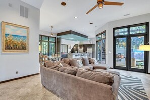 Smart TV, fireplace, DVD player, ping pong