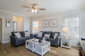 Fernseher, DVD-Player, Stereoanlage