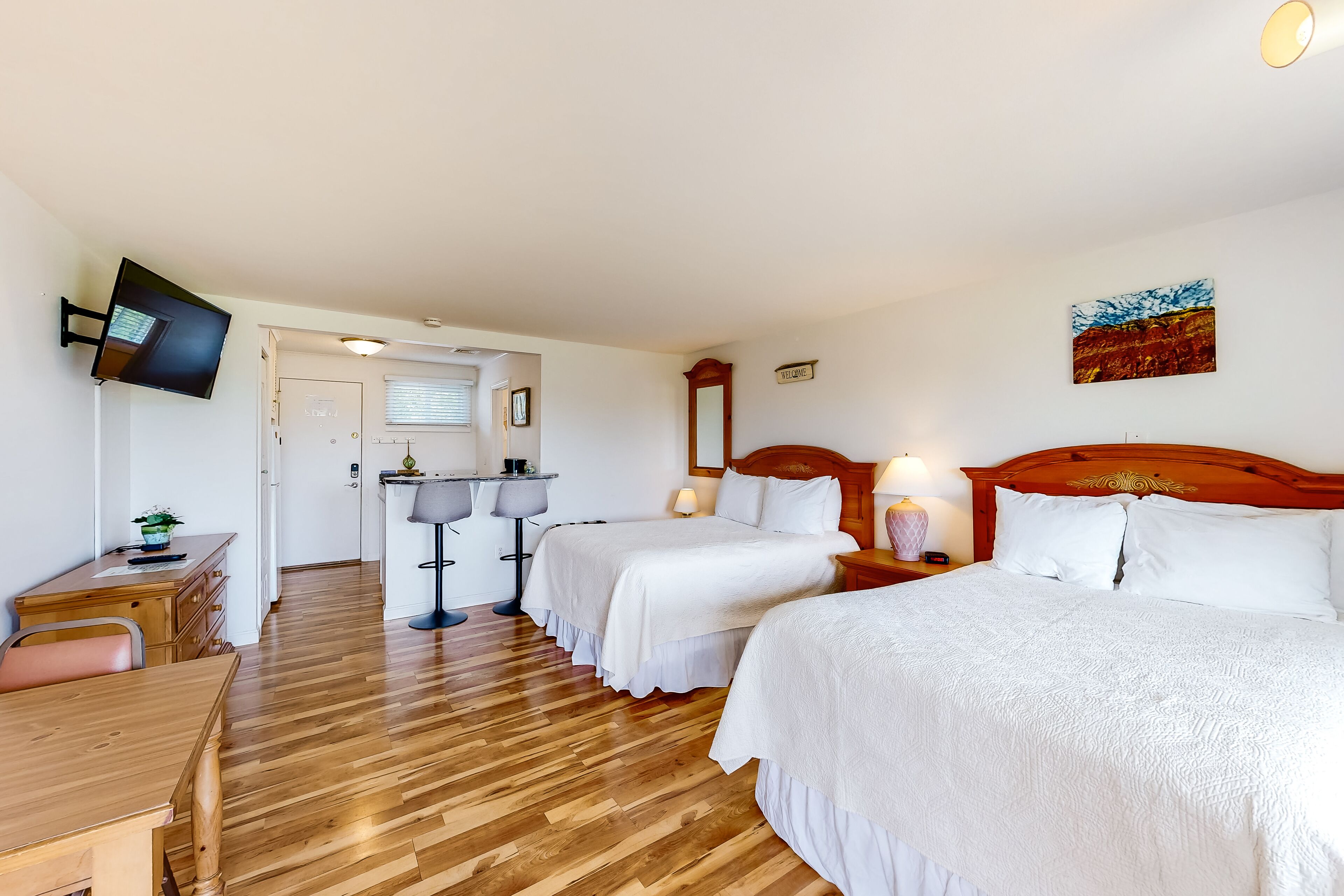Dog-friendly condo with pool & tennis - close to beaches, golf & parks