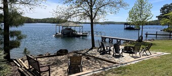 Charming Lake Keowee Retreat, 16 miles from Clemson!