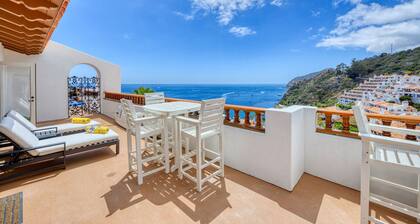 H1784: Updated Hamilton Cove Villa, 1840 sqft, Sweeping Views, Golf Cart,9 Steps