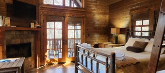 Wren’s Den | Cozy Cabin w/ Fireplace + Jetted Tub + Biltmore Pass