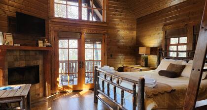 Wren’s Den | Cozy Cabin w/ Fireplace + Jetted Tub + Biltmore Pass