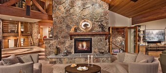 Spacious Ski-in/Ski-out Home + Hot Tub/Billiards - Trails Edge Lodge