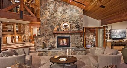 Spacious Ski-in/Ski-out Home + Hot Tub/Billiards - Trails Edge Lodge