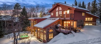 Trails Edge Lodge - Rare Ski-in Ski-out Private Home - 7BR