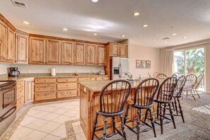 Coffee/tea maker, fridge, microwave, oven - Las Palmas Resort #1708 | All-Inclusive Amenities (Saint George)