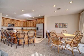 Dining - Las Palmas Resort #1708 | All-Inclusive Amenities (Saint George)