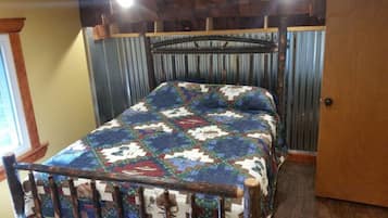 2 bedrooms, iron/ironing board, internet, bed sheets