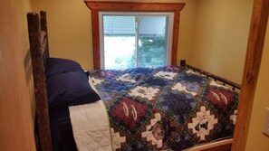 2 bedrooms, iron/ironing board, Internet, bed sheets