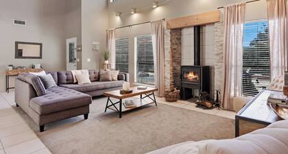 Family Friendly Retreat • 35 min to Yosemite • Hot Tub + Fire Pit • Pets Welcome