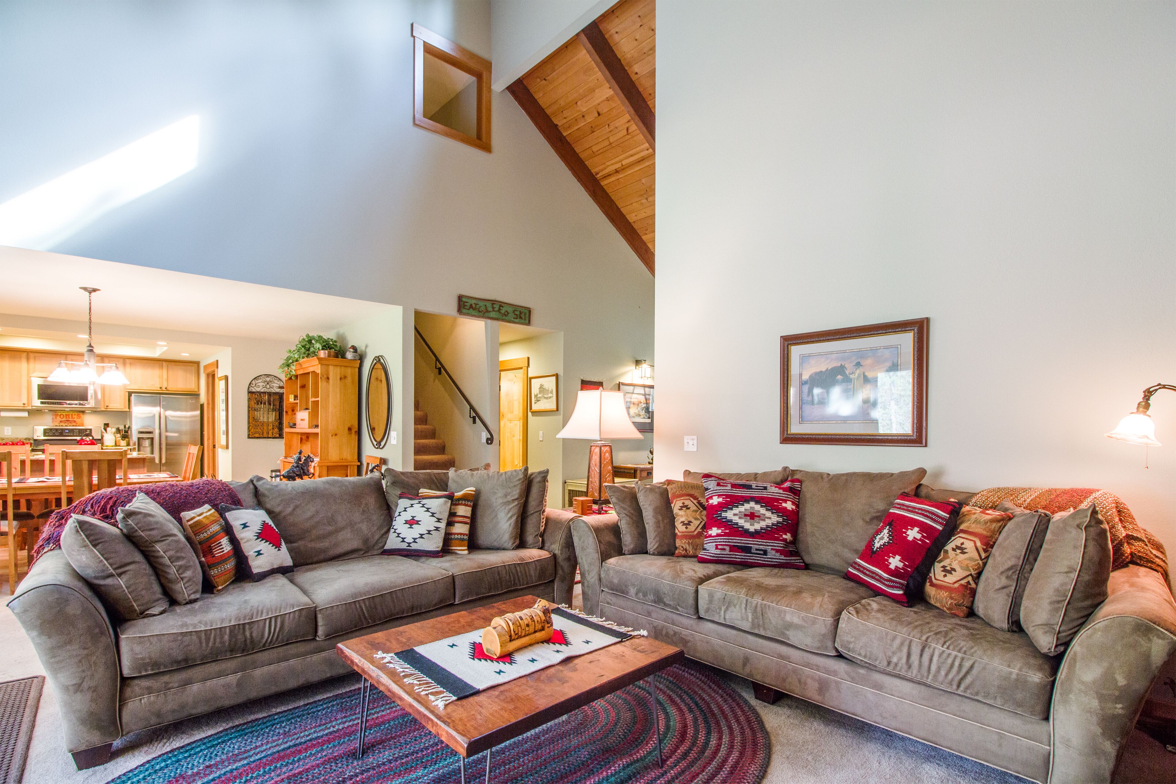 Walk to river, large deck, ping pong, bikes, AC, hot tub- VIRG04