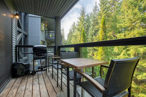 2BR | Powderhorn | Near Blackcomb Ski Area | Double Sided Fireplace | Rooftop Hot Tub | Parking