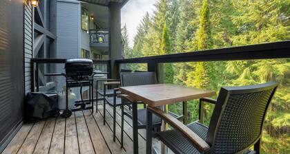 2BR | Powderhorn | Near Blackcomb Ski Area | Double Sided Fireplace | Rooftop Hot Tub | Parking