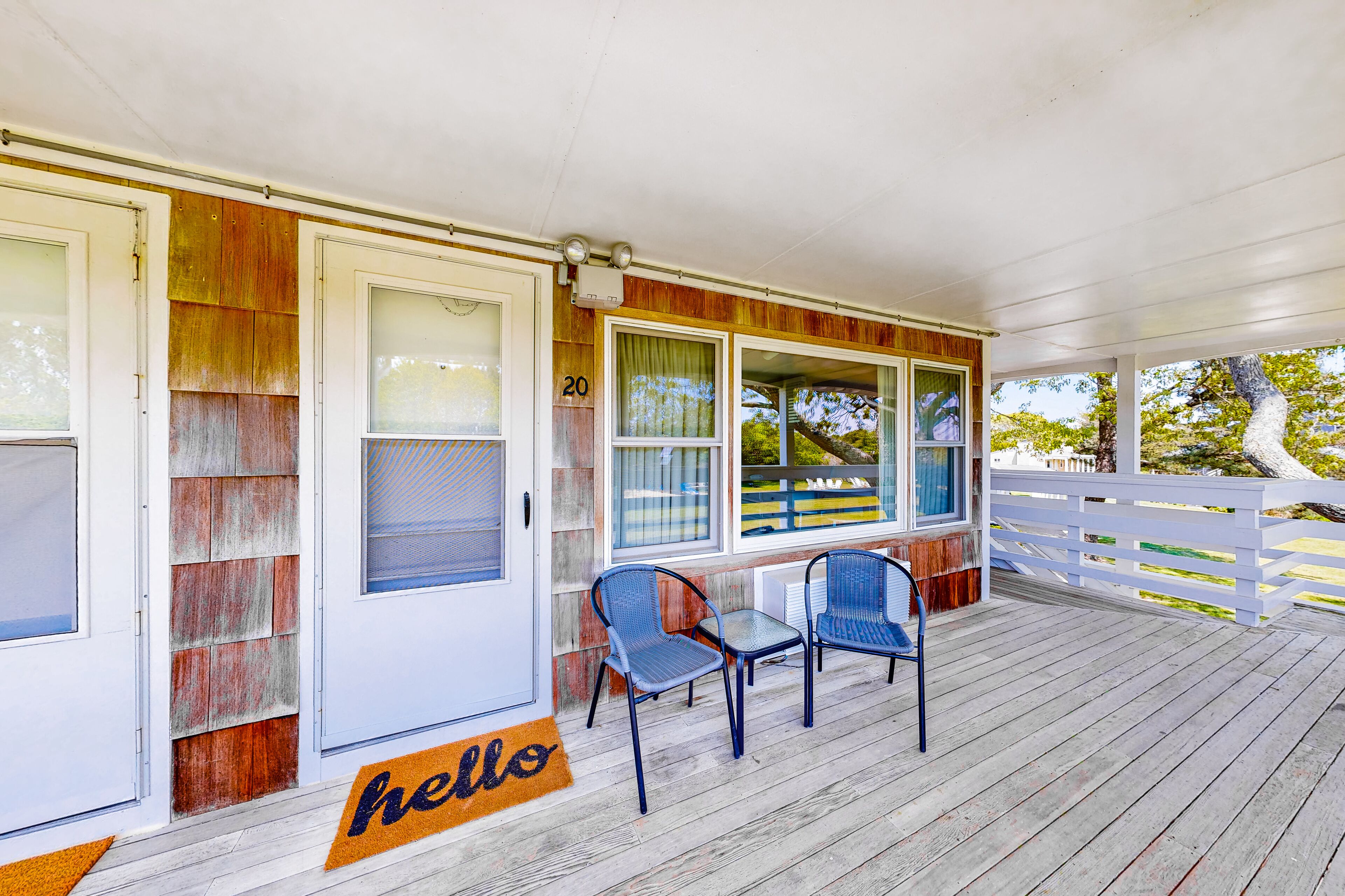 Charming studio for two with pool & tennis - close to beaches & town
