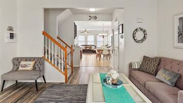 TV connectée, lecteur de DVD, livres, vidéothÚque