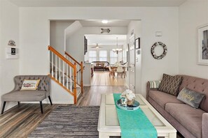 Smart TV, reproductor de DVD, libros y videoteca 