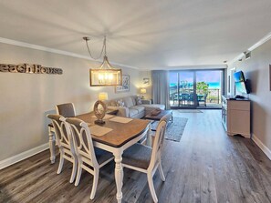 Télévision, lecteur de DVD, chaîne hi-fi