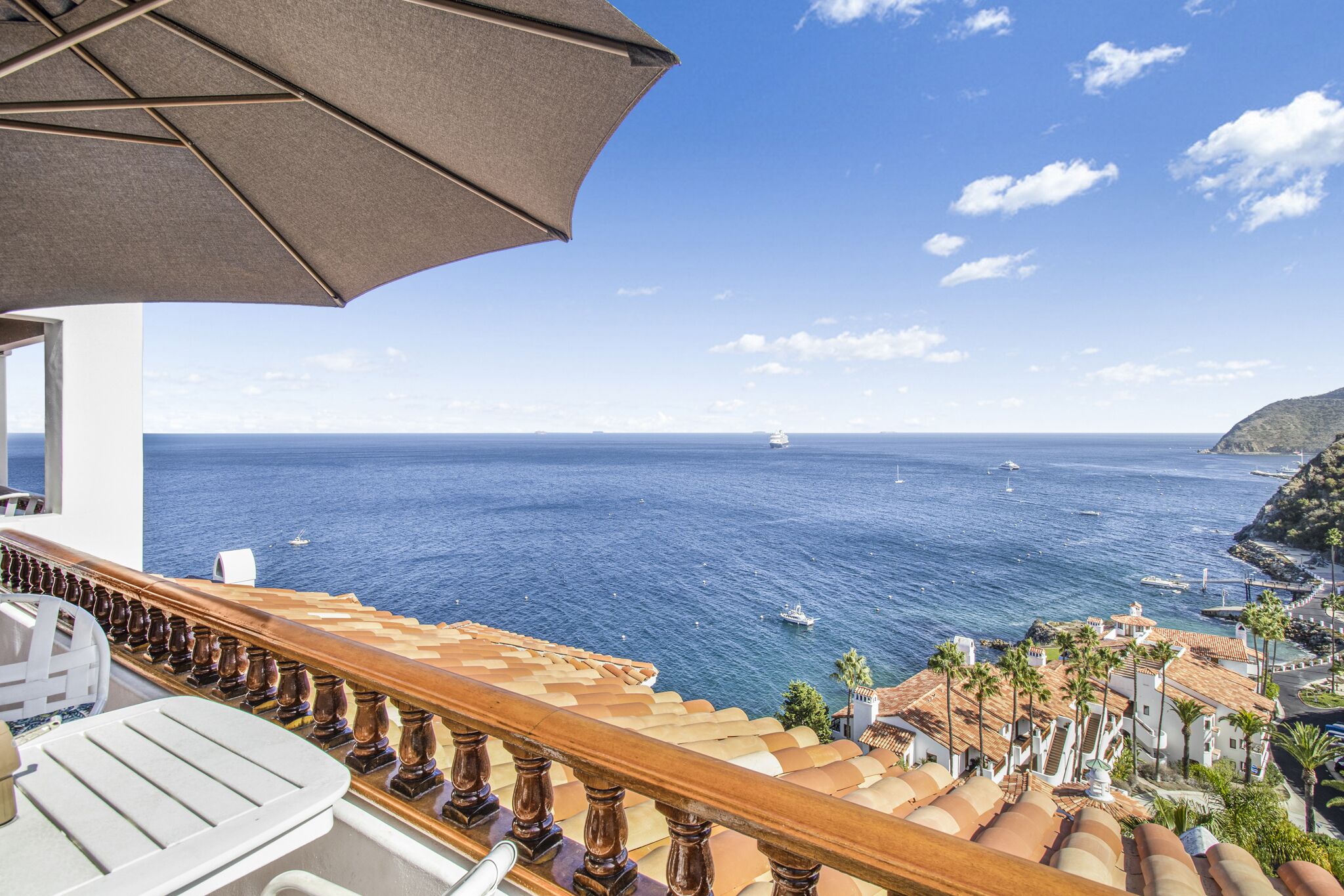 H1872: Luxurious Villa, Stunning Ocean Views, 6 Seater Cart, WIFI - Hamilton Cov