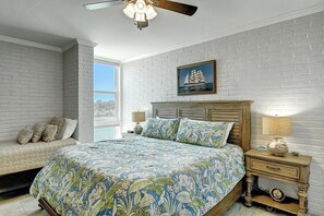 2 bedrooms, iron/ironing board, free WiFi, bed sheets - Fabulous upscale Channelview Condo Lighted Fishing pier Heated pool (Port Aransas)