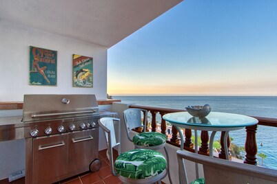 H249: Gorgeous Villa,NO STEPS,Panoramic Ocean Views,Private Balcony, 6-Seat Cart