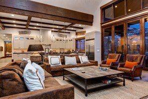 Smart TV, fireplace, DVD player, table football