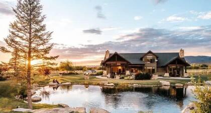 Abode at Twilight Ranch, hot tub, fire pit, pool table, estate