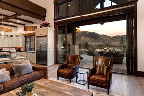 Smart TV, fireplace, offices