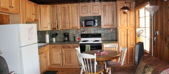 Maple Cozy Rustic Cabin In The Pines