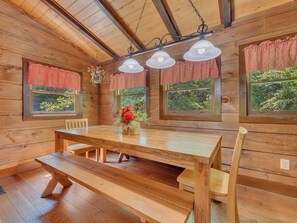 Dining - ER309- George's- Great location- Close to town (Pigeon Forge)