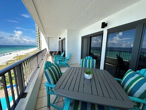 屋外ダイニングエリア