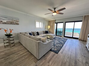 テレビ、DVD プレーヤー