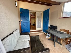 Unclassified image, 4 of 14, button