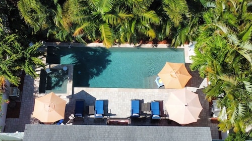 Castaway Cottage + Beach + Heated Private Pool & Spa + GOLF CART INCLUDED!