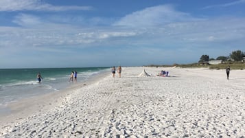 Beach nearby, sun-loungers, beach towels