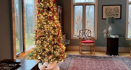 Spacious Modern farmhouse near CHO airport, weddings, wineries, national park!