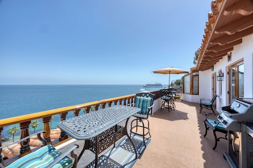 Bright & Airy Villa, Panoramic Views from all Rooms, 6-Seat Golf Cart, WIFI